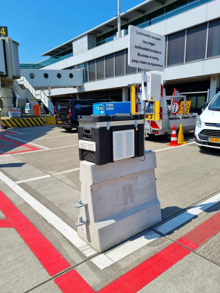 UFP emissions sensor network at Schiphol airport